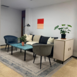 Comfortable lounge area with couch and armchairs at Nas Coworking in Las Palmas.